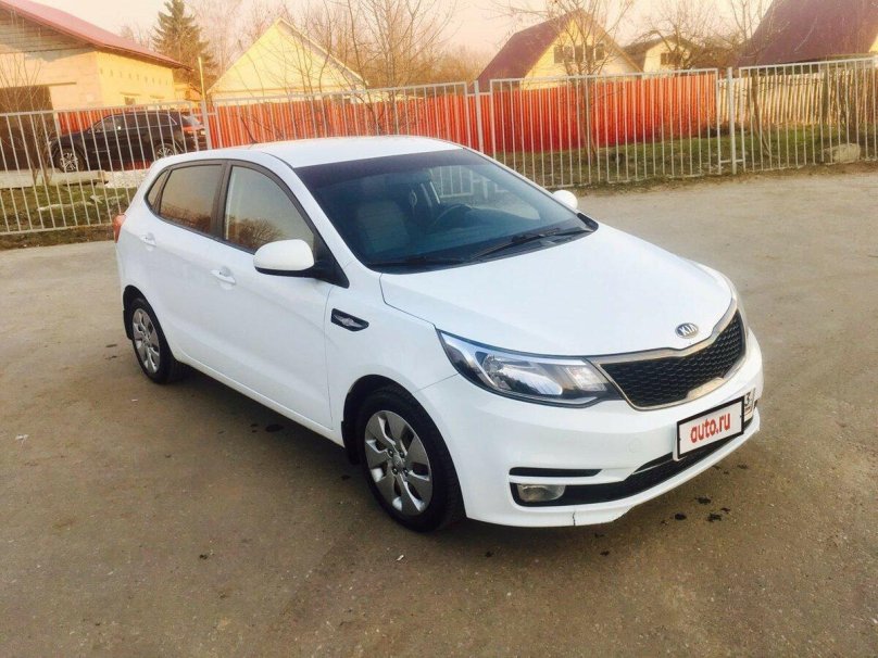 Киа Рио Люкс 2015 белая