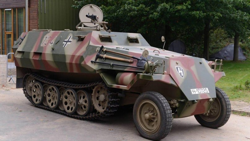 SD KFZ 251 Ханомаг