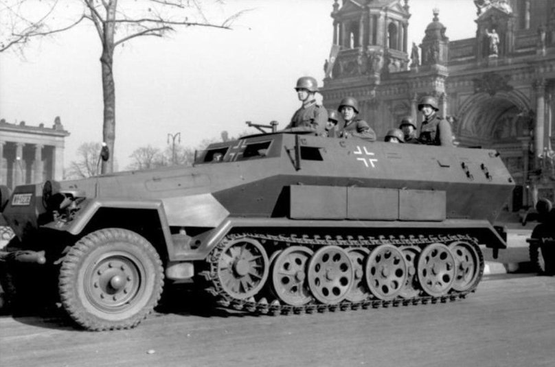 SD KFZ 251 Ханомаг