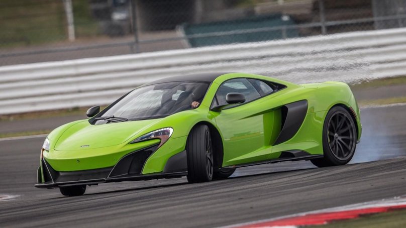 Макларен 675lt