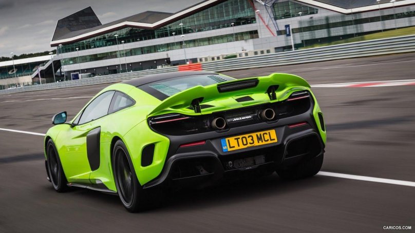MCLAREN 675lt зелёная