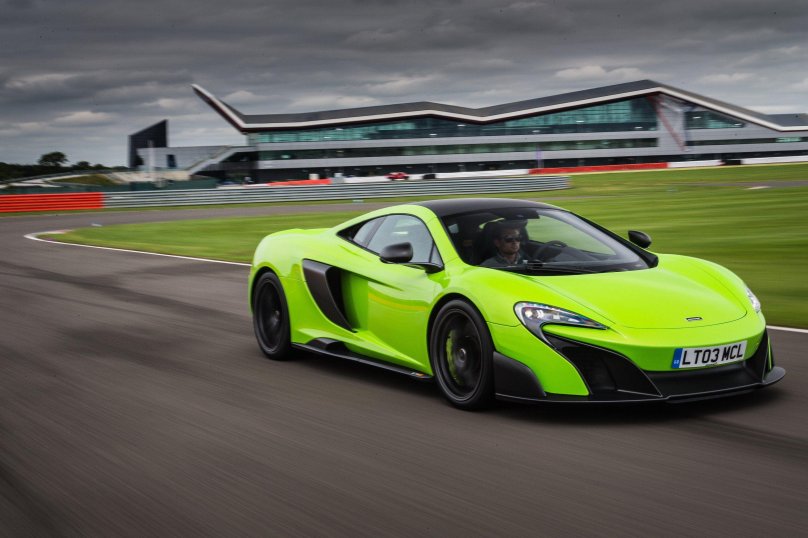 MCLAREN 650s зеленый