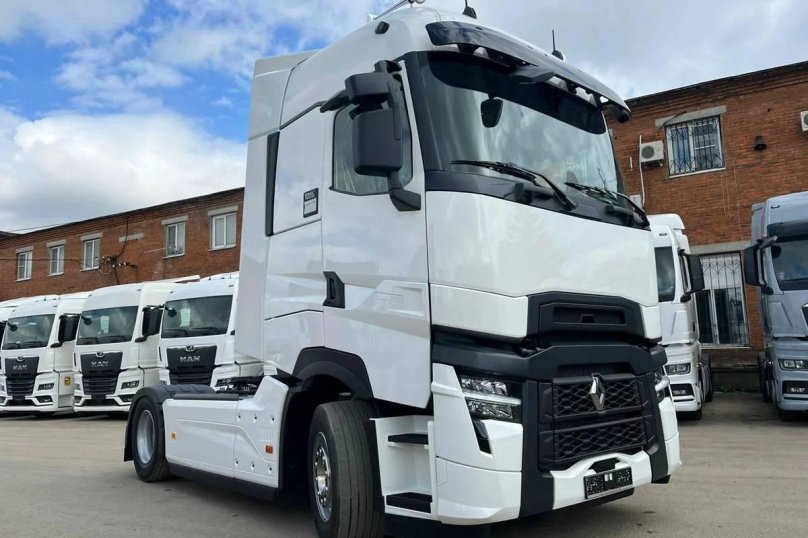 Рено тягач 2023