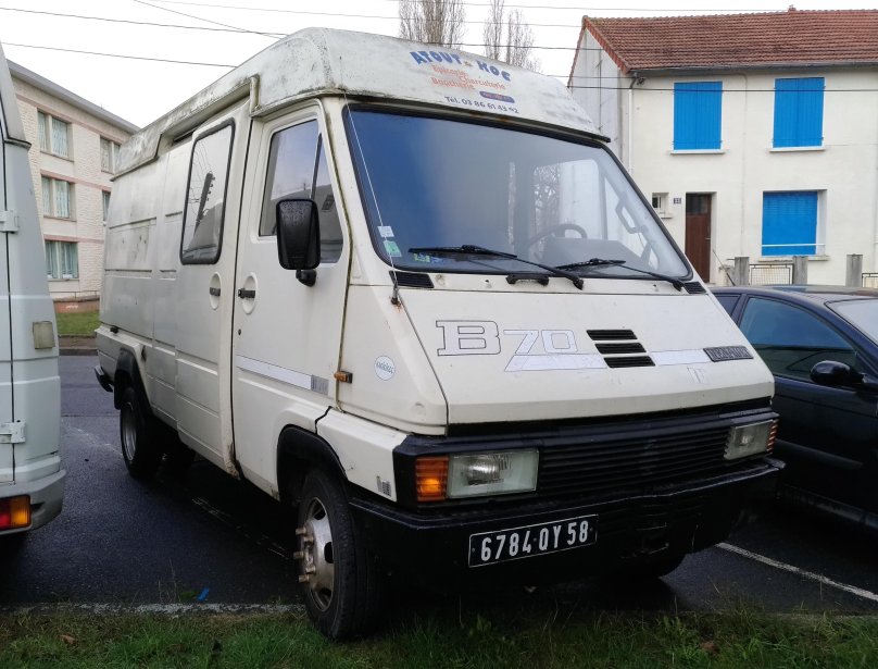 Renault b90