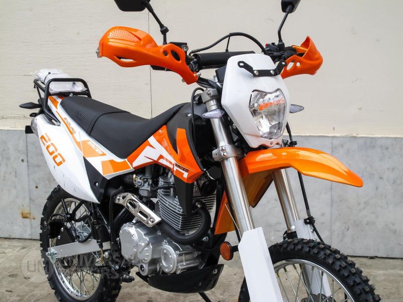 Мотоцикл рейсер 200 эндуро