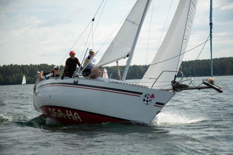 Парусная яхта Катран