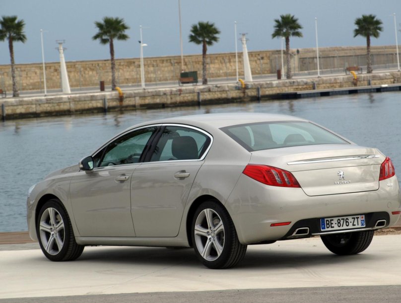 Пежо 508 седан