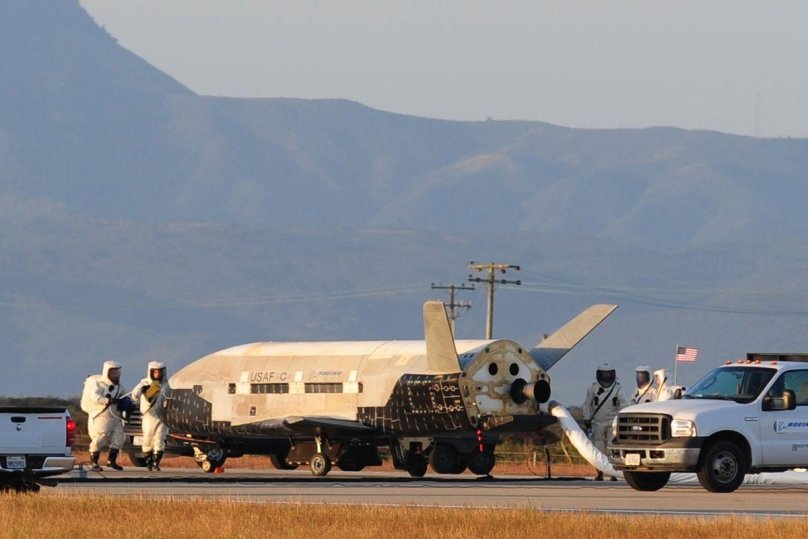 Челнок x-37b