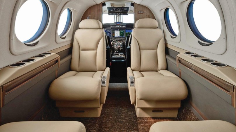 Самолет бизнес класса King Air c90