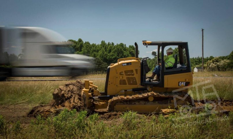 Бульдозер Cat d4