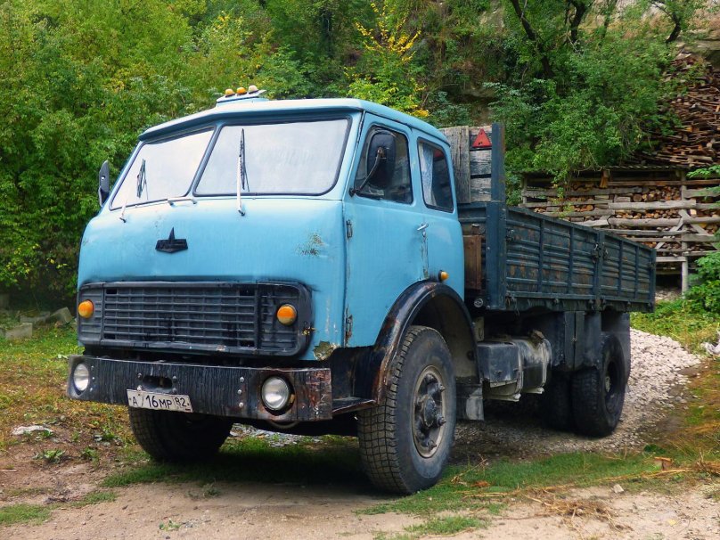 Бортовой грузовик МАЗ-5335