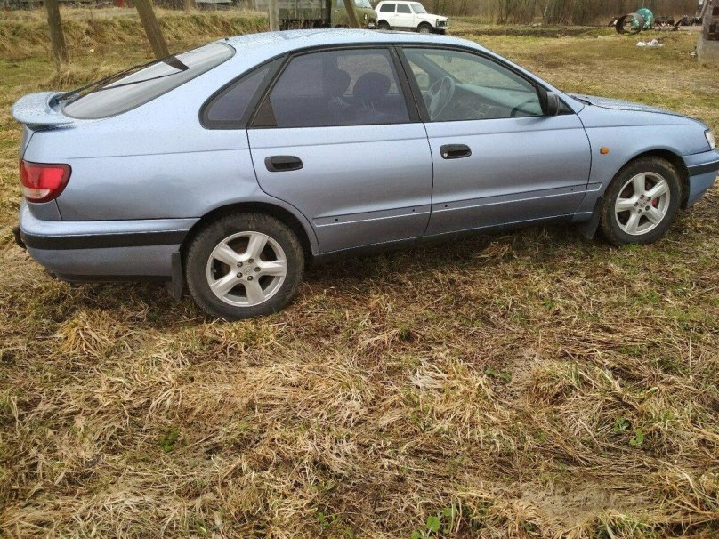 Toyota Carina e Liftback