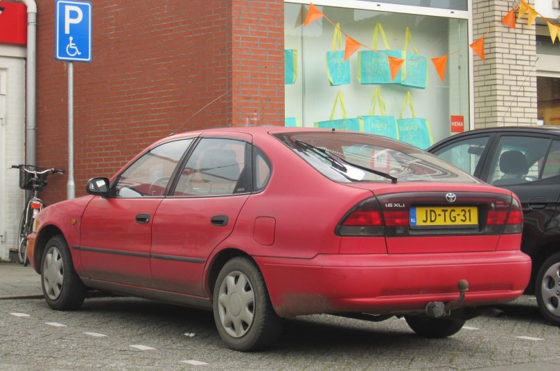 Тойота Королла лифтбек 1994