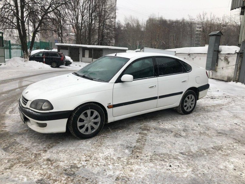 Тойота Авенсис 1998