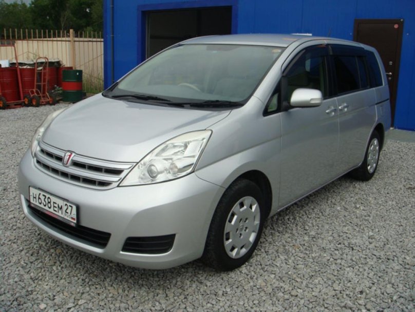 Тойота 7 местный минивэн