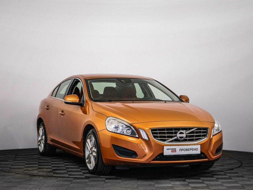 Вольво бежевая