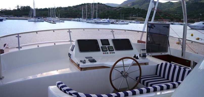 Моторная яхта de Alm Delfino 72