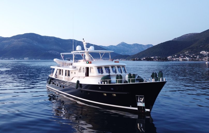 Моторная яхта de Alm Delfino 56