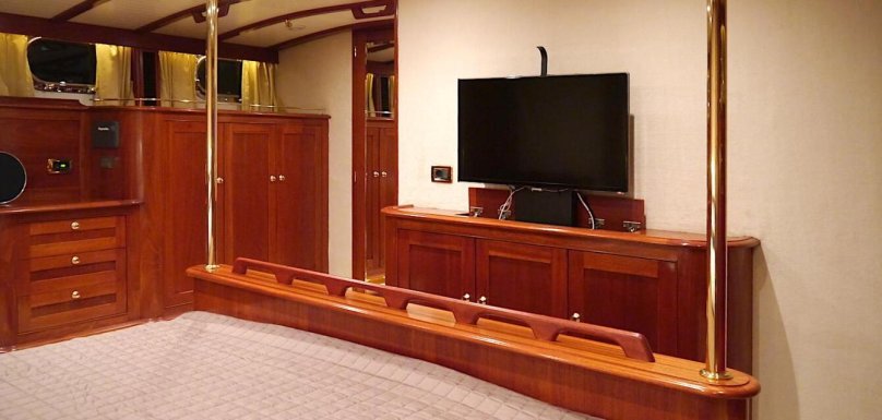 Моторная яхта de Alm Delfino 56