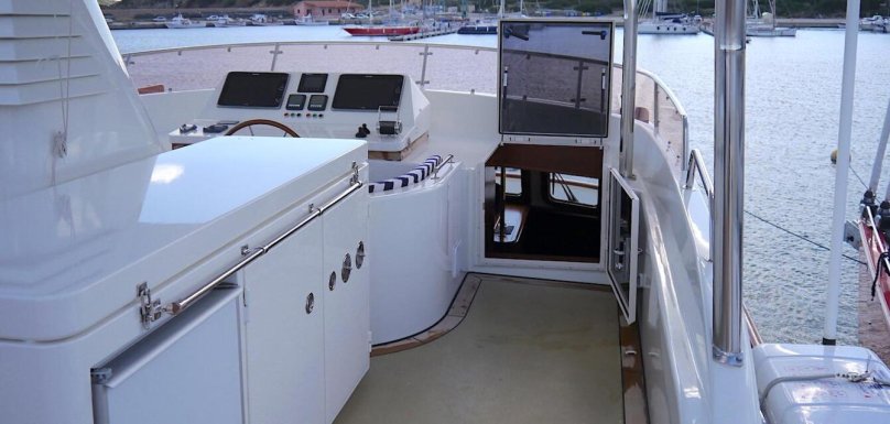 Моторная яхта de Alm Delfino 72