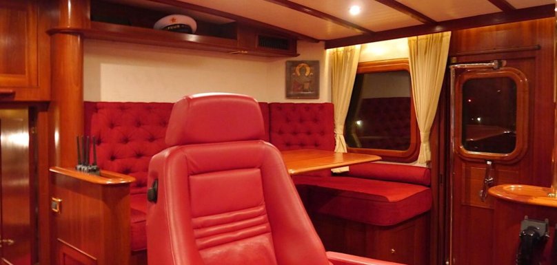 Моторная яхта de Alm Delfino 72