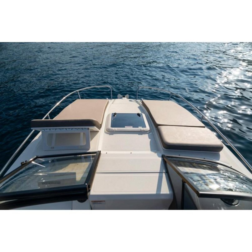 Катер каютный Байлайнер