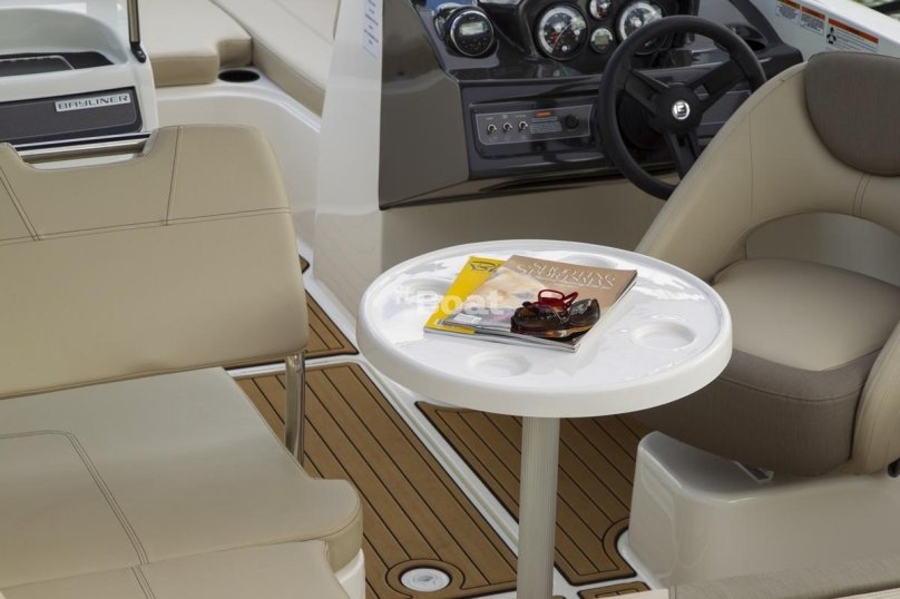 Bayliner 212 салон