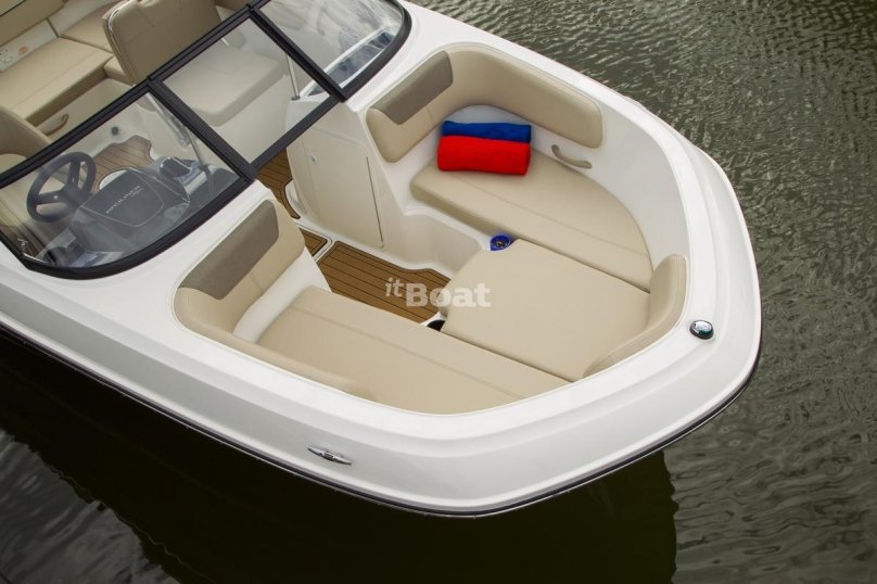 Лодка Bayliner