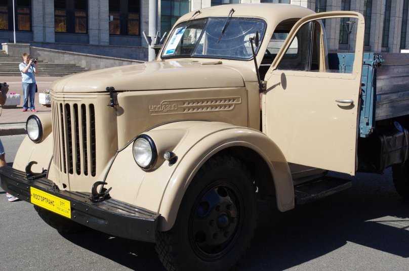 Автомобиль Урал ЗИС 355 М