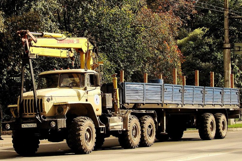 Урал с гидроманипулятором Синегорец 75