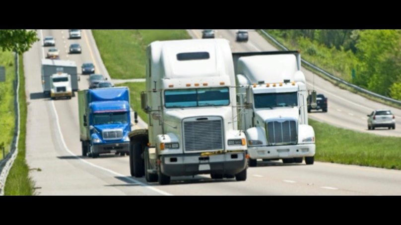 Грузовик на трассе