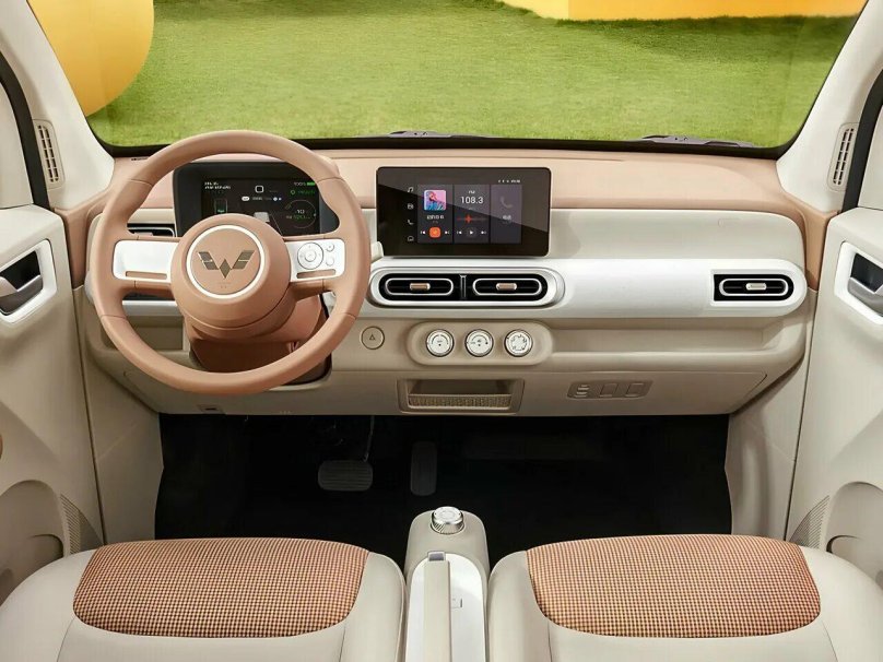 Мини электромобиль Wuling Hongguang