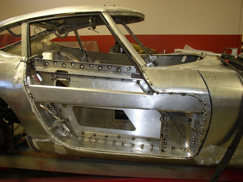 Машина из алюминия