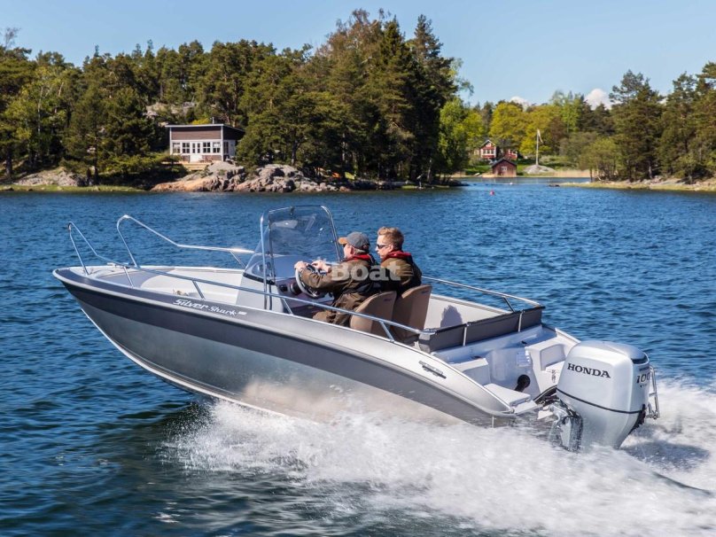 Катер Сильвер Shark cc