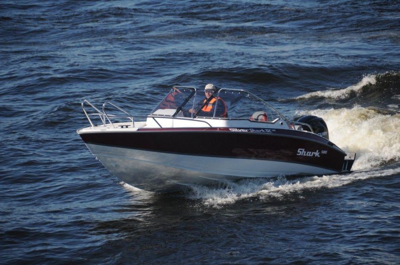 Катер Сильвер Шарк
