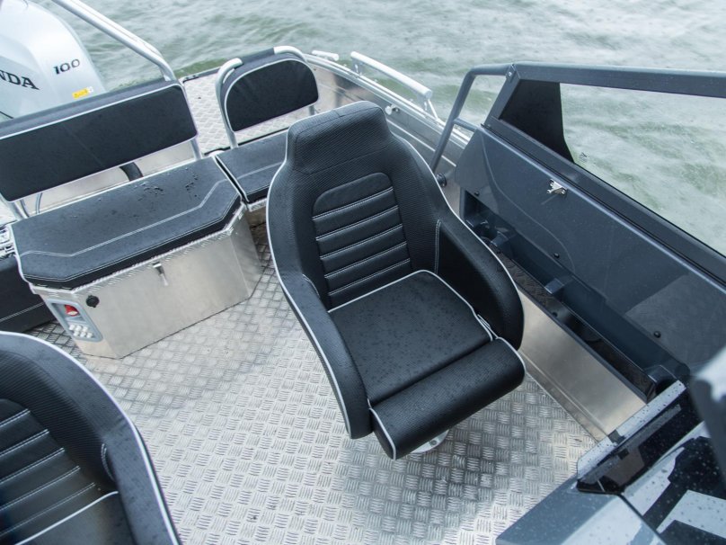 Катер Сильвер Шарк 605