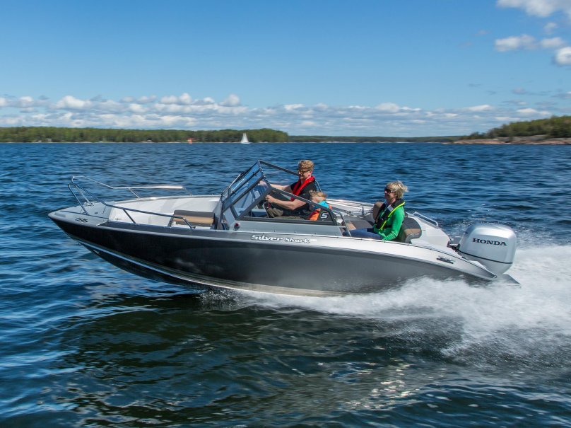 Катер Сильвер Шарк