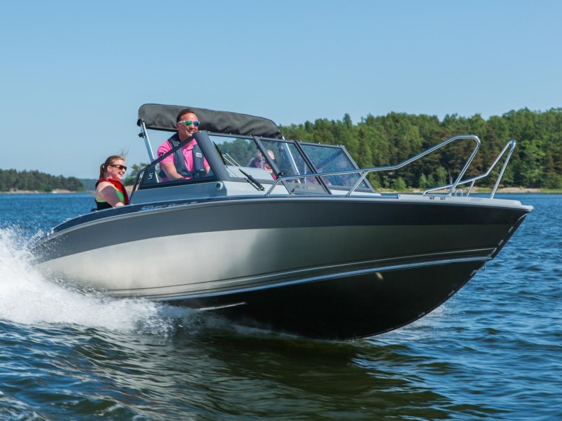 Катер Сильвер Шарк