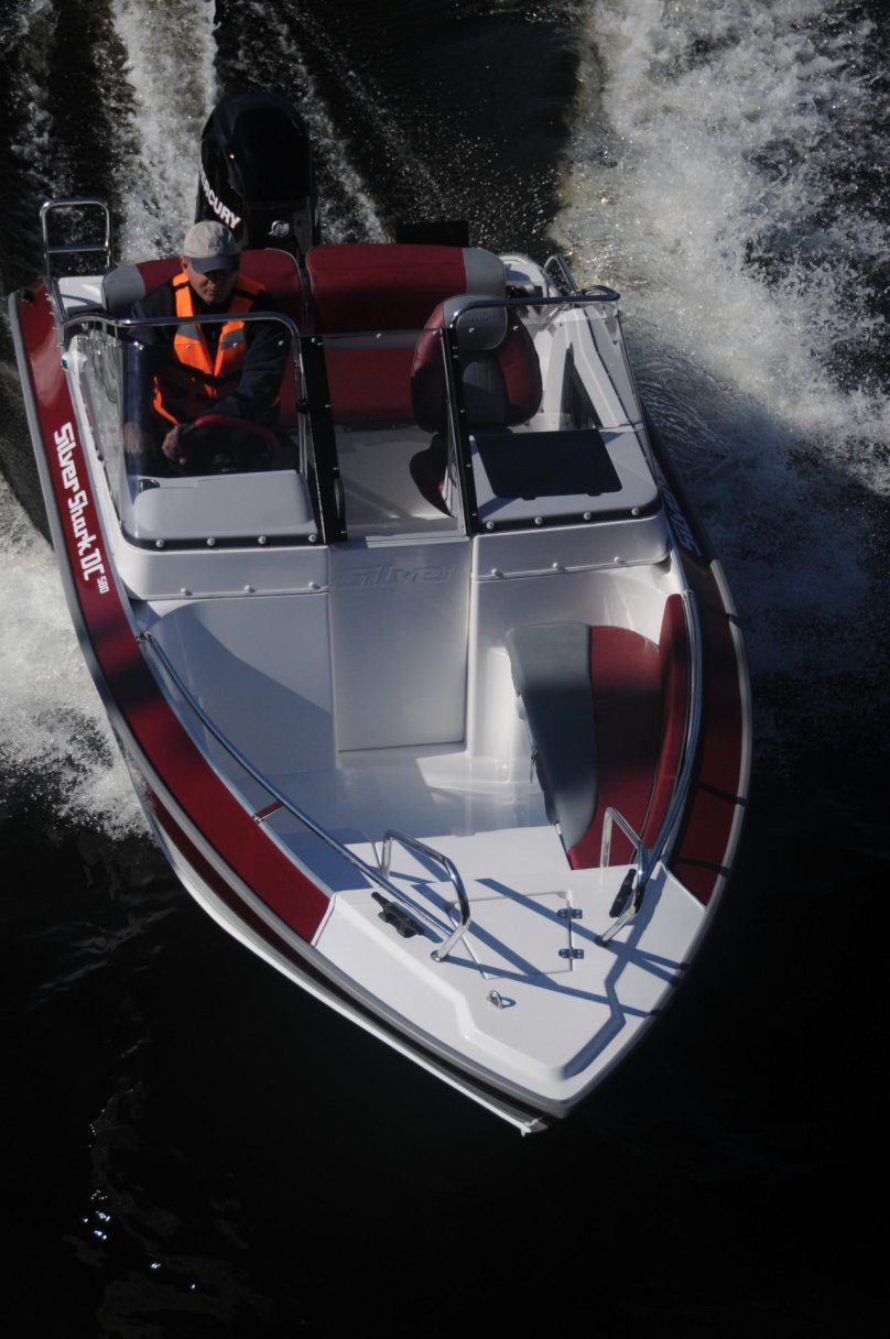 Катер Сильвер Шарк 605