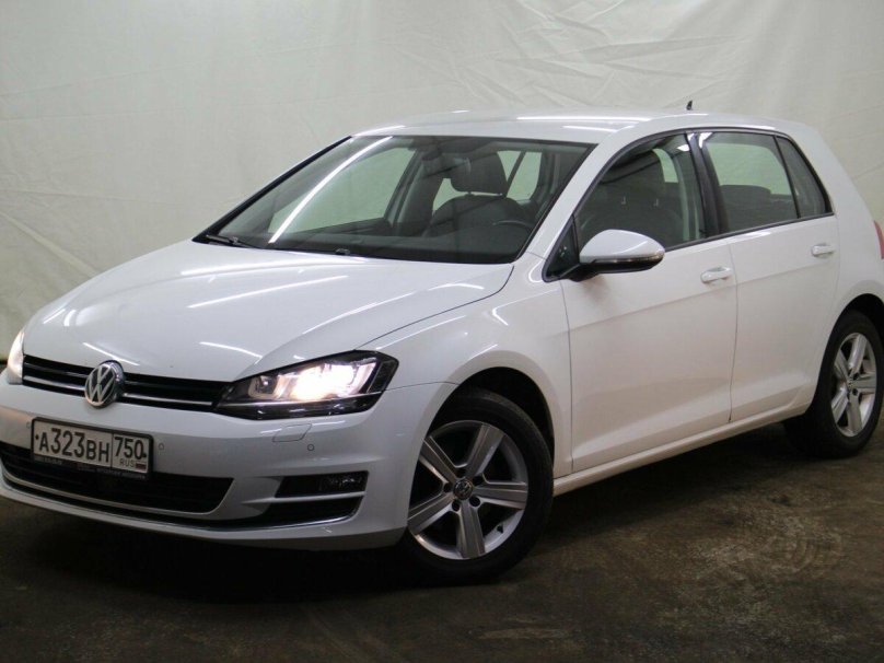 Volkswagen Golf 2015 белый