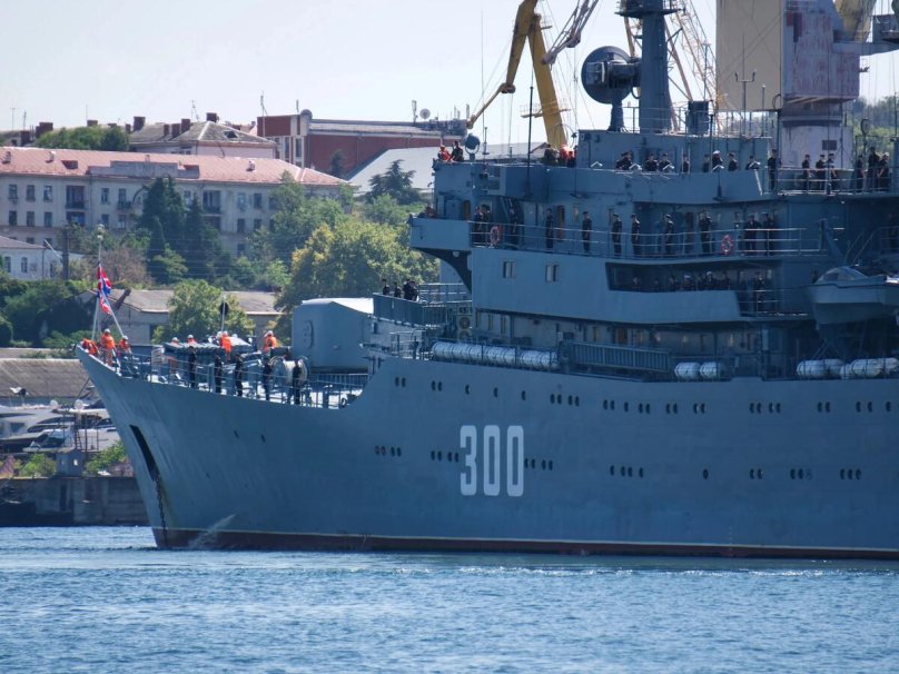 Учебный корабль ВМФ России Смольный