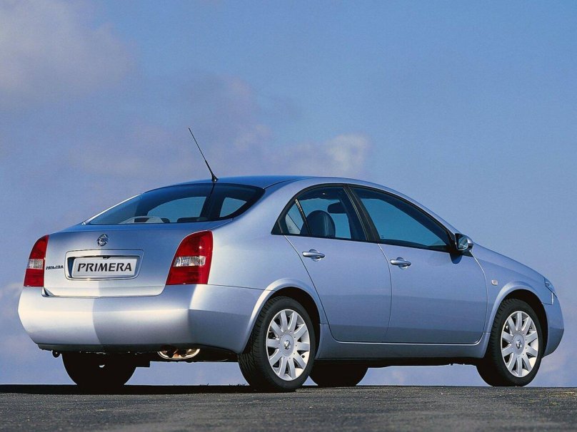 Nissan primera седан