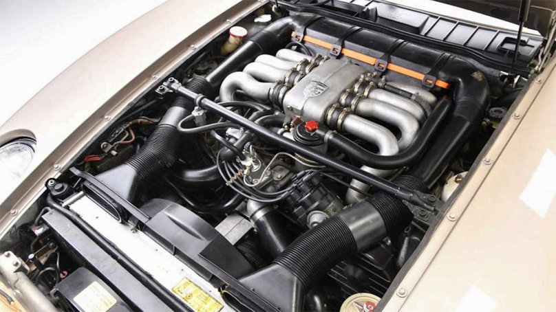Porsche 928 engine