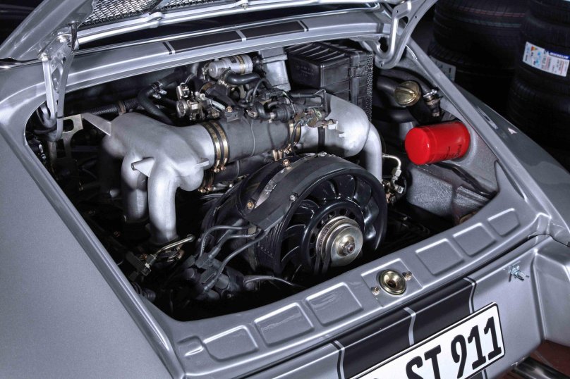 Porsche 911 моторный отсек