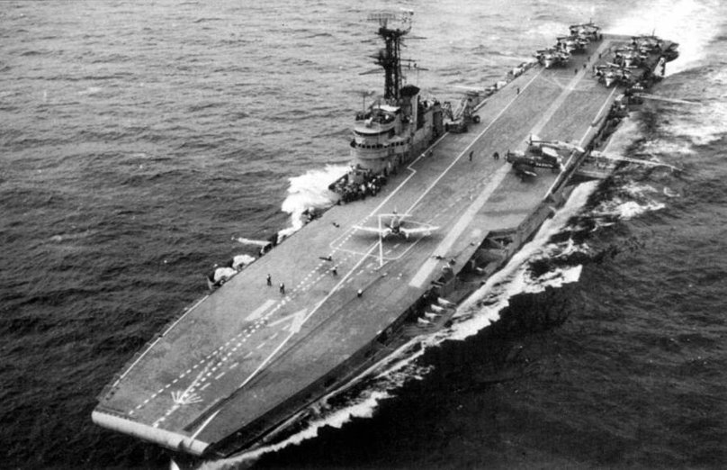 HMS Colossus авианосец