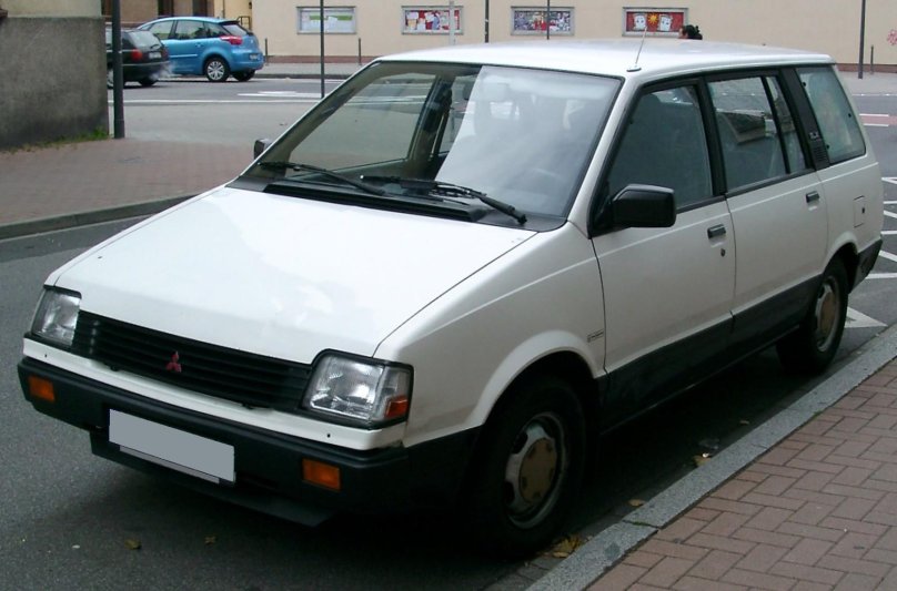 Mitsubishi Space Wagon 1 поколение