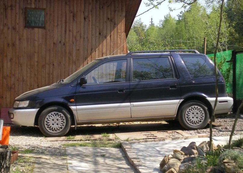 Mitsubishi Space Wagon III