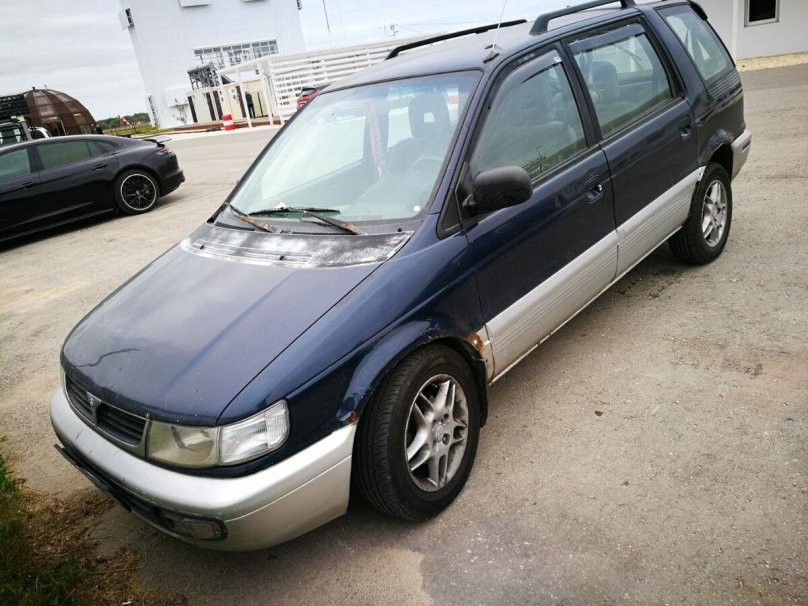 Mitsubishi Space Wagon 1997