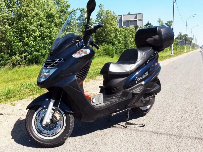 SYM скутер 200 кубов