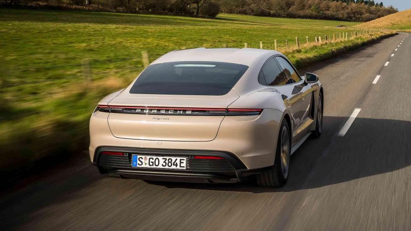 Порше Taycan 2020